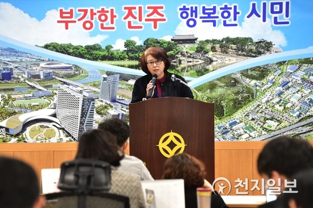 황혜경 진주시보건소장이 29일 오후 시청 브리핑룸에서 기자회견을 열고 ‘신종코로나’ 관련 언론보도 자제를 촉구하고 있다. (제공: 진주시) ⓒ천지일보 2020.1.29