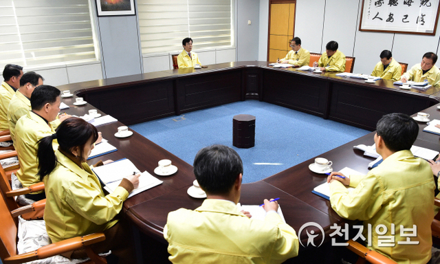 20일 시청 상황실에서 코로나19 대응 긴급대책회의가 열리고 있다. (제공: 진주시) ⓒ천지일보 2020.2.20