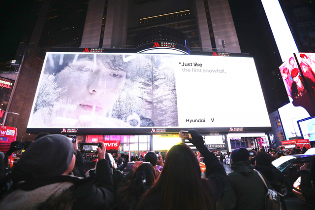 현대자동차가 21일(현지시간) 미국 뉴욕 타임스퀘어에서 방탄소년단이 출연한 ‘글로벌 수소 캠페인’ 영상을 최초로 공개했다고 23일 밝혔다. (제공: 현대자동차)