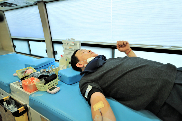김철민 의원(더불어민주당, 안산 상록을)이 24일 한마음혈액원 안산점에서 생명나눔, 위기극복을 위한 헌혈에 동참했다.ⓒ천지일보 2020.2.24