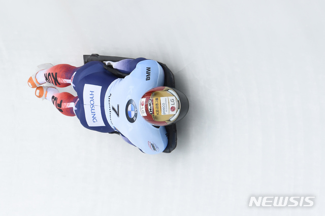 윤성빈이 28일(현지시간) 독일 알텐베르크에서 열린 2020 국제봅슬레이스켈레톤경기연맹(IBSF) 세계선수권 남자 스켈레톤 3차 시기 경기를 펼치고 있다. (출처: 뉴시스)