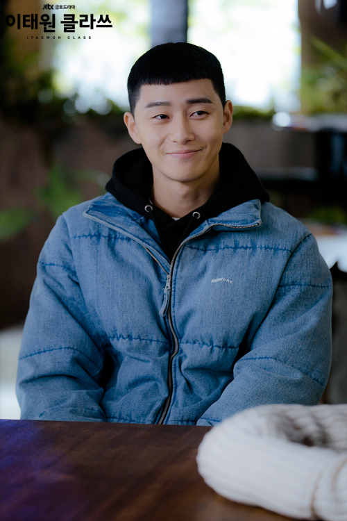 웹툰에서 튀어나온 듯한 박새로이 역의 박서준(출처: JTBC 홈페이지)