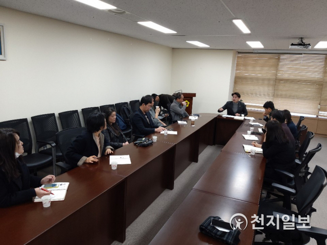 황대호 도의원이 13일 경기꿈의학교 관계자와의 간담회를 개최하고 있다. (제공: 경기도의회) ⓒ천지일보 2020.3.16