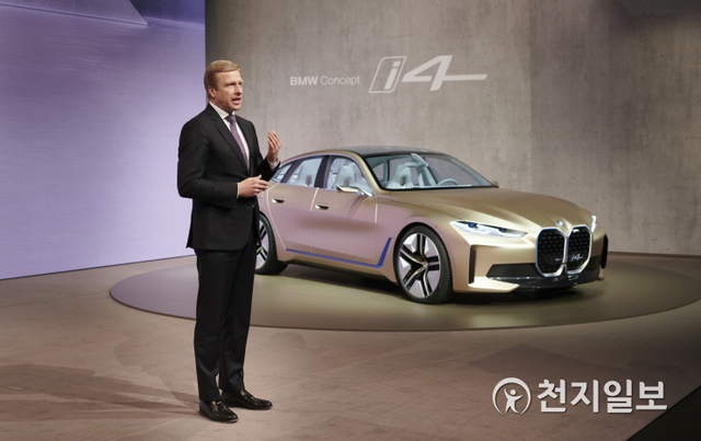 BMW 그룹 올리버 집세(Oliver Zipse) 회장이 미래 전략 및 2019년 실적을 발표하고 있다. (제공: BMW코리아) ⓒ천지일보 2020.3.19