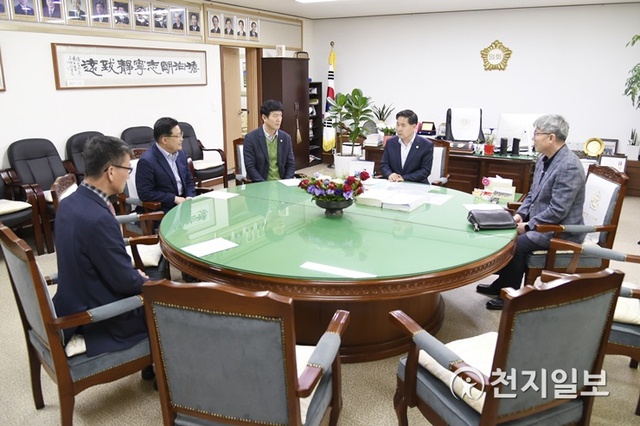 전남 순천시의회가 25일 2019 회계연도 결산검사를 위한 결산검사위원을 위촉했다. (제공: 순천시의회) ⓒ천지일보 2020.3.26