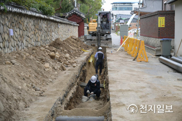 노후하수관로 정비 공사하는 모습. 전북 남원시가 84억 4800만원을 들여 20년 이상된 노후하수관로 6.5㎞를 본격 정비한다고 26일 밝혔다. (제공: 남원시) ⓒ천지일보 2020.3.26
