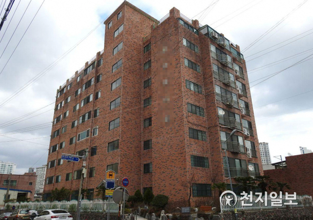 At around 10:30 p.m. on Feb. 26, A, a 60-year-old believer of Shincheonji living in Ulsan, also fell off a seventh floor of the villa and died. This prompted the police to determine the exact cause of her death. The villa in Nam-gu, Ulsan, where the fall occurred. (c)Cheonji News 2020.2.27.