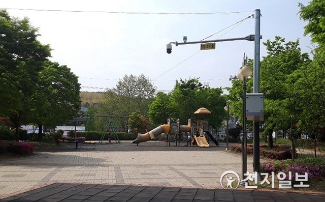 동네놀이터에 설치된 방범용 CCTV 모습. (제공: 진주시) ⓒ천지일보 2019.4.25