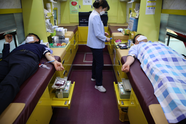 코로나19 극복 생명나눔 헌혈 캠페인 참여 사진 ⓒ천지일보 2020.4.27