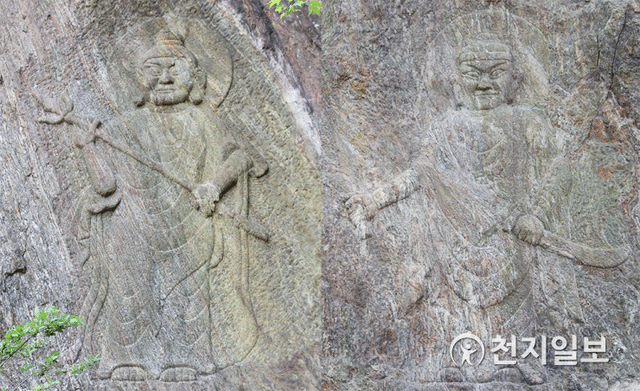 천안시 동남구 각원사 뒤 돌탑골 암벽에 조각된 2구의 신장상(神將像)은 가운데 보살을 호위하는 형태로 되어 있다. 보살상의 크기는 높이 2m40㎝나 되며 신장상도 비슷한 크기이다. (사진=이태교 기자) ⓒ천지일보 2020.4.29