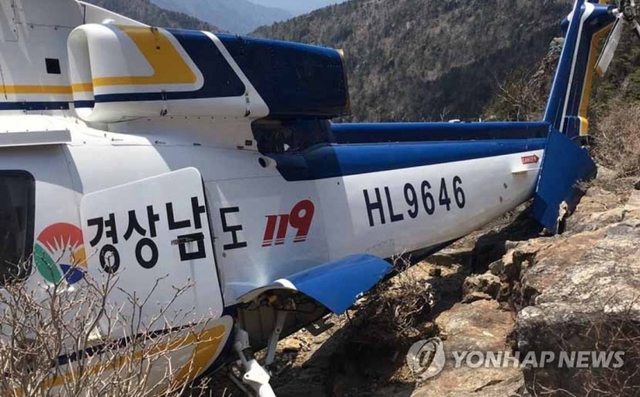 1일 경남 산청군 지리산 천왕봉 인근에서 구조활동을 펼치던 헬기가 추락했다. 사진은 사고 헬기. (출처: 연합뉴스)