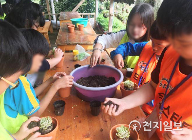 진주시 드림스타트센터 지원프로그램 운영 모습. (제공: 진주시) ⓒ천지일보 2020.5.14