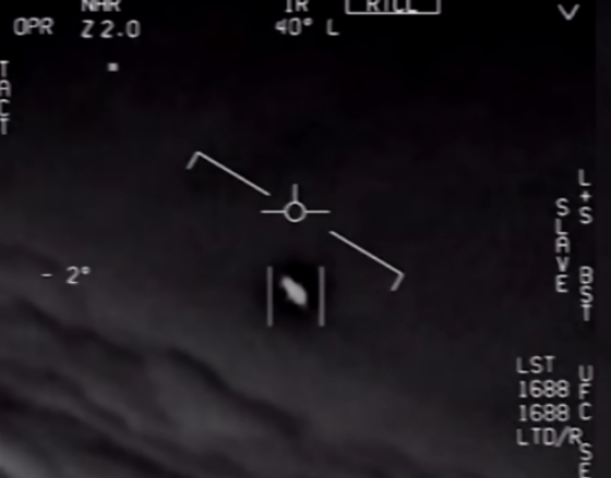 지난달 27일 미국 국방부가 배포한 UFO 영상. (출처: 미국 국방부, CNBC 영상 캡처)