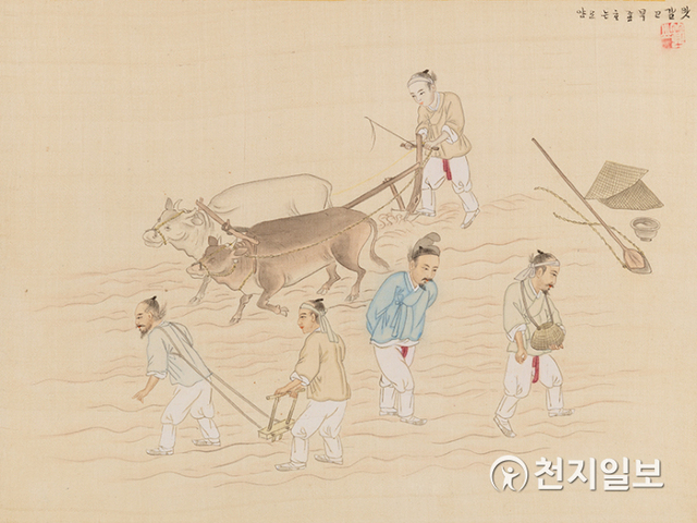 기산 김준근의 '밭갈고 부종하는 모양'을 담은 그림(제공: 국립민속박물관) ⓒ천지일보 2020.5.29