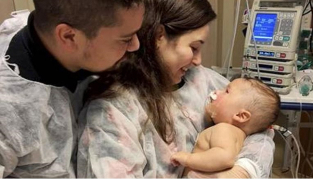 코로나19에 확진된 후 한달간 혼수상태 속에 있던 5개월된 아기 돔이 극적으로 생존했다(출처: CNN캡처)