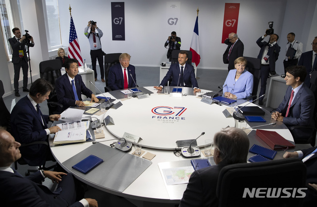 주요 7개국(G7) 정상들이 16일 오후 11시 화상회의를 열고 신종 코로나바이러스 감염증(코로나19) 대책을 논의한다. 사진은 지난해 8월 프랑스 비아리츠에 모인 G7 정상들의 모습. (출처: 뉴시스)