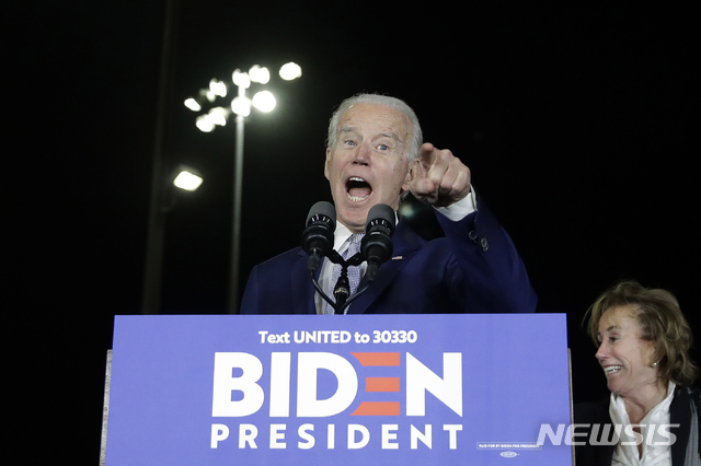 조 바이든 전 미국 부통령이 '슈퍼화요일'인 3일(현지시간) 캘리포니아주 로스앤젤레스에서 선거유세를 벌이고 있다(출처: 뉴시스)