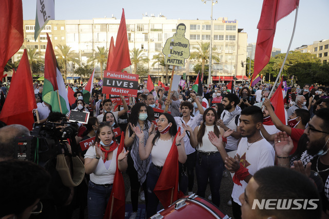 6일(현지시간) 이스라엘 텔아비브에서 열린 요르단강 서안 합병 반대 시위. (출처: 뉴시스)