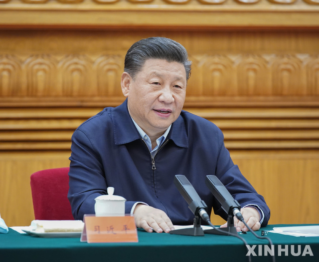 시진핑 중국 국가주석이 2일 중국 베이징에서 전문가와 학자들이 참석한 좌담회를 주재하고 있다(출처: 뉴시스)