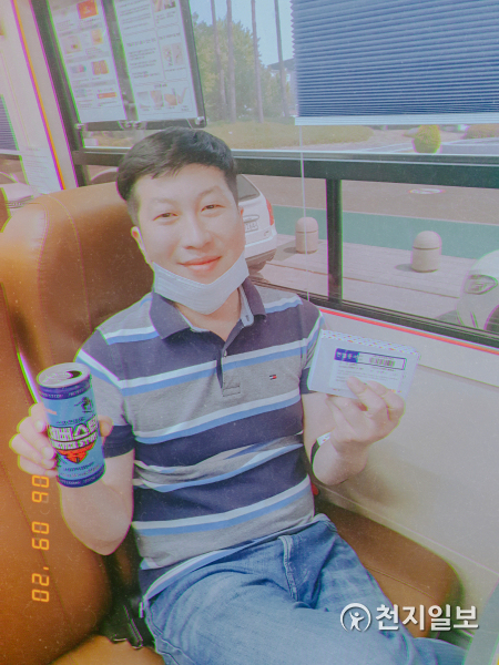 아산시 공무원이 9일 코로나 19극복 생명나눔 헌혈을 하고 있다. (제공: 아산시) ⓒ천지일보 2020.6.14