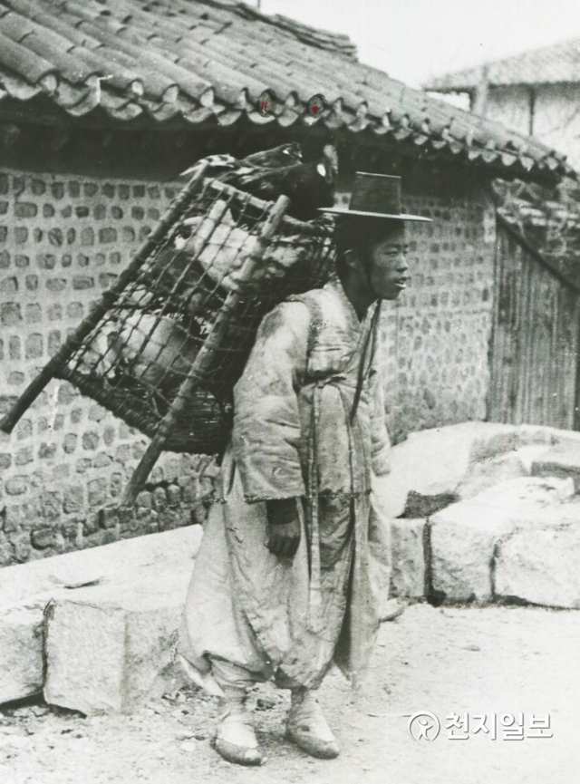 닭장수 (제공 정성길 계명대 동산의료원 명예박물관장) ⓒ천지일보 2020.6.25