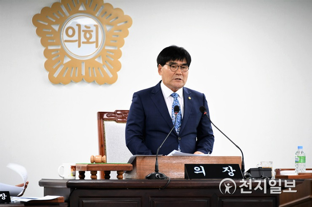 김형모 후반기 의장이 감사인사를 하고 있는 모습. (제공: 함평군) ⓒ천지일보 2020.7.2
