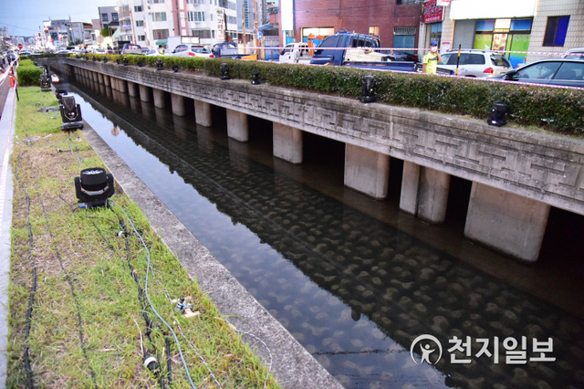 오염하천이었던 도동 중앙배수로의 복원 모습. (제공: 진주시) ⓒ천지일보 2020.7.3