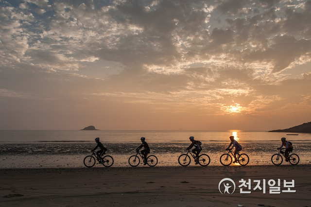 신안군이 바다와 섬을 품은 자전거 코스 115㎞를 새롭게 추가 운영한다. (제공: 신안군) ⓒ천지일보 2020.7.4
