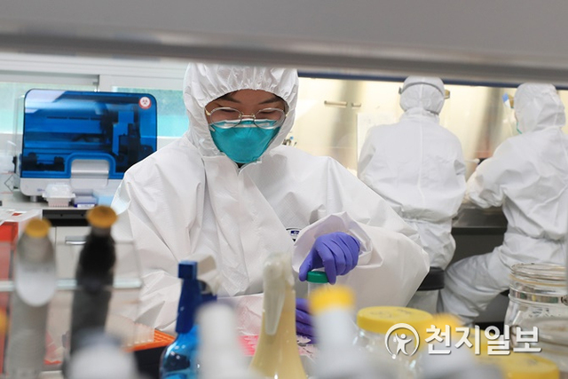 대전 보건환경연구원은 집단 감염병 발생에 효과적으로 대응하기 위해 부서 기능 전환이 가능한 통합형 코로나19 비상검사체계를 구축한다고 7일 밝혔다. (제공: 대전시) ⓒ천지일보 2020.7.7