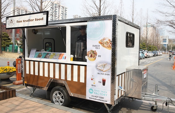 안양시가 3월부터 실시한 청사 내 이동용 음식판매 자동차 푸드트럭. (제공: 안양시)