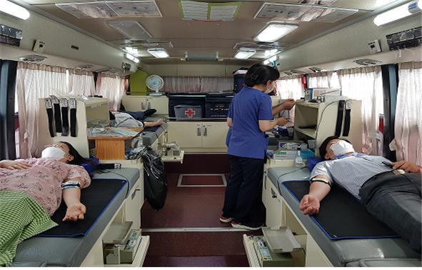 8일 한국남동발전 진주 본사에서 직원들이 헌혈에 참여하고 있다. (제공: 한국남동발전) ⓒ천지일보 2020.7.8