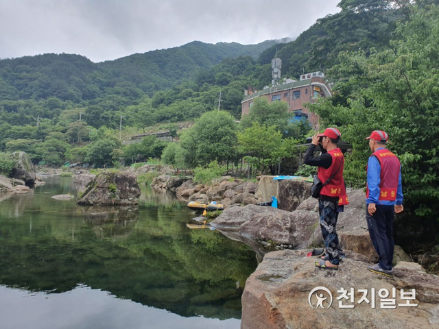 전북 남원시가 여름철 물놀이 안전사고를 예방하기 위해 사고위험이 많은 14개소 계곡·하천에 안전관리요원 40명을 배치했다. (제공: 남원시) ⓒ천지일보 2020.7.9