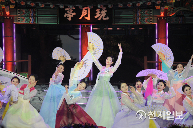 지난해 열린 춘향선발대회 참가자들의 공연 모습. (제공:남원시) ⓒ천지일보 2020.7.15