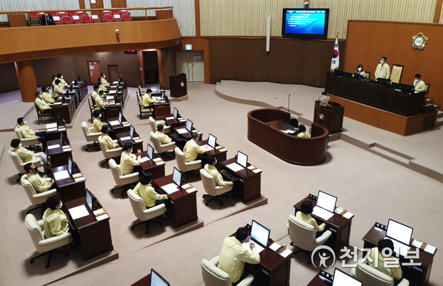 [천지일보 진주=최혜인 기자] 진주시의회(의장 이상영) 제222회 임시회 제1차 본회의 모습. ⓒ천지일보 2020.7.24