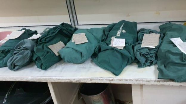 하라레 병원에 근무하는 한 의사가 SNS를 통해 공개한 사진. 사산 된 7명의 아기들 사체가 헝겁에 싸여 있다(출처: BBC 캡처)