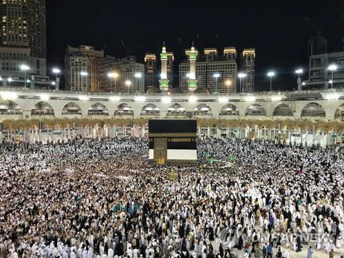 ‘알 마스지드 알 하람’ 성원이 있는 이슬람 제1성지 사우디아라비아 메카. 이슬람 최대 절기인 성지순례 기간 ‘핫지(Hajj)’를 맞아 메카에 200만의 순례객이 몰려들었다. (출처: 연합뉴스)