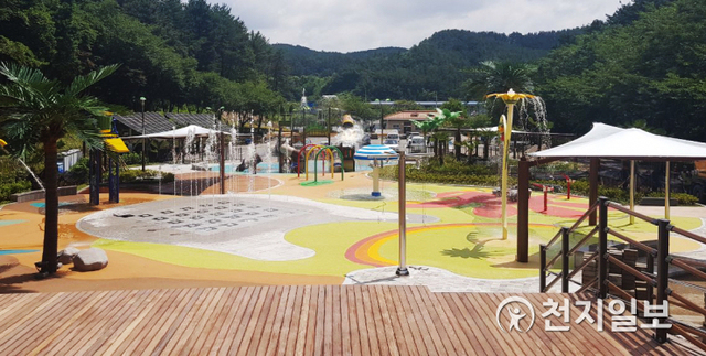 진양호공원 꿈키움동산 일대에 조성된 어린이 물놀이터 모습. (제공: 진주시) ⓒ천지일보 2020.7.31