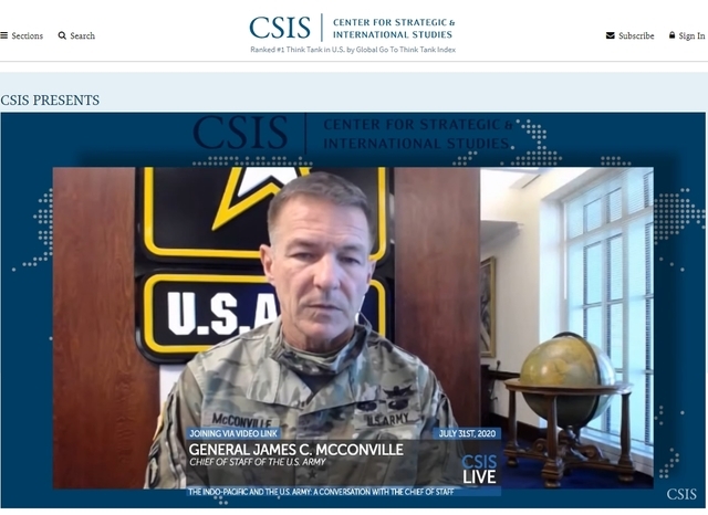 제임스 맥콘빌 미 육군참모총장이 31일(현지시간) 전략국제문제연구소(CSIS) 홈페이지에 공개된 온라인 행사 '인보태평양과 미 육군: 육참총장과의 대화'에서 발언하는 모습. (출처: 뉴시스)