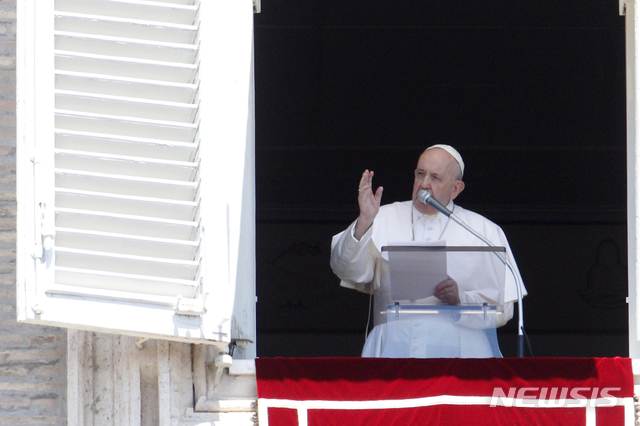 프란치스코 교황이 레바논 베이루트 폭발 참사 희생자들에 대한 깊은 애도의 뜻을 표했다(출처: 뉴시스)