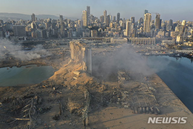 레바논 베이루트 항구에서 대폭발이 발생한 다음 날인 5일(현지시간) 드론으로 촬영한 현장의 모습. 저장창고가 완전히 파괴돼있다(출처: 뉴시스)