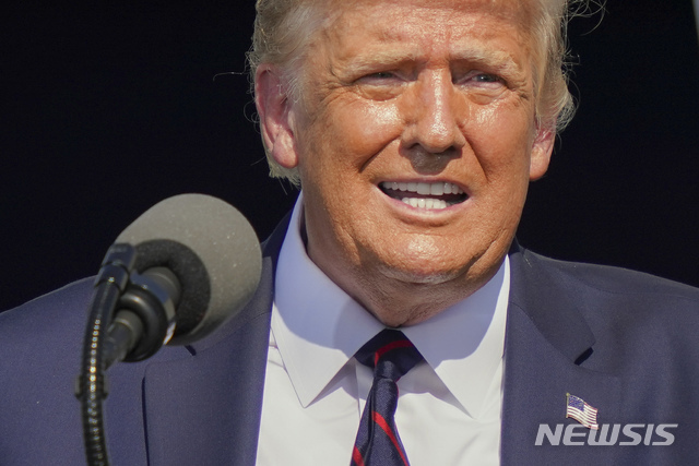 도널드 트럼프 미국 대통령이 20일(현지시간) 미 펜실베이니아 올드 포지에서 열린 선거 유세 중 연설하고 있다(출처: 뉴시스)