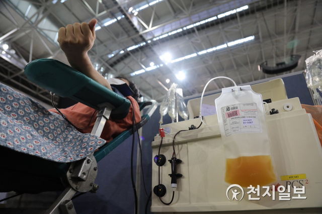 지난 4일 오후 신천지예수교회 성도가 대구육상진흥센터에서 혈장공여를 하고 있다. (제공: 신천지예수교회) ⓒ천지일보 2020.9.6