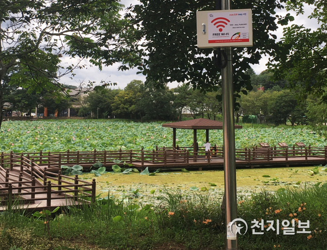 공공와이파이가 설치된 진주 강주연못. (제공: 진주시) ⓒ천지일보 2020.9.7