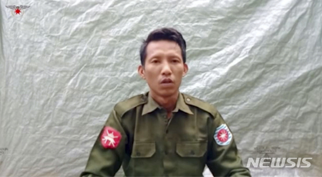 미얀마군의 로힝야족 학살을 증언하는 미얀마군 사병 2명의동영상 장면. (출처: 뉴시스)
