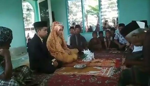 롬복섬 15세 소년·12세 소녀 '늦은 데이트' 때문에 결혼(출처: 페이스북 Kumpulan Batur Lombok, 연합뉴스)