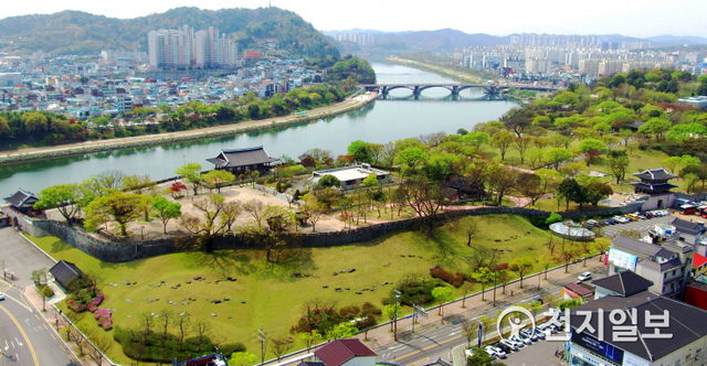 하늘에서 본 진주시 대표유적지 ‘진주성’ 모습. (제공: 진주시) ⓒ천지일보 2020.4.9