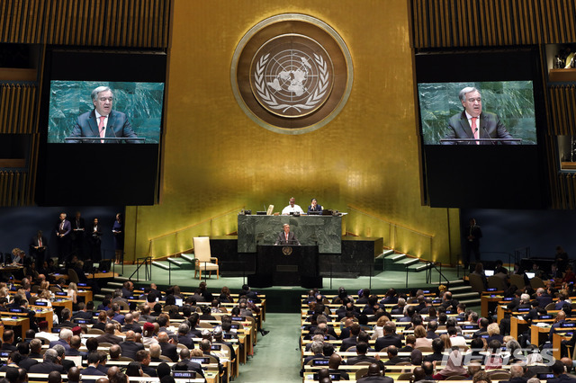 【 유엔=AP/뉴시스】안토니우 구테흐스 유엔 사무총장이 지난해 9월 24일(현지시간) 제74차 유엔 총회에서 연설하고 있다.