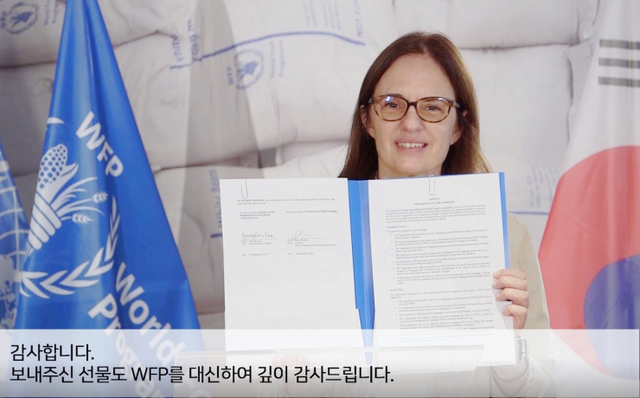 한국농수산식품유통공사(aT)가 유엔세계식량계획(WFP)과 협약을 맺은 가운데  WFP본부 정부파트너십 카린 마넨테(Karin Manente) 국장이 감사인사를 전하고 있다. (제공: 한국농수산식품유통공사) ⓒ천지일보 2020.9.25