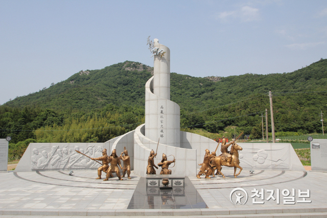 [천지일보=이예진 기자] 진도군 군내면 용장산성 홍보관 앞에 있는 충혼탑