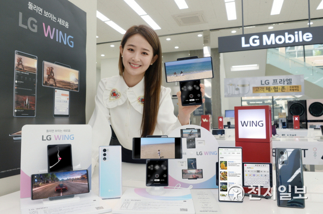 LG전자가 오는 6일 전략 스마트폰 ‘LG윙(LG WING)’을 한국과 미국 시장에 출시한다고 4일 밝혔다. (제공: LG전자) ⓒ천지일보 2020.10.4